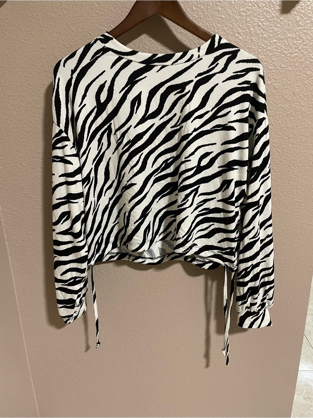entro Black & White Zebra-Print Drawstring Hem Sweatshirt
